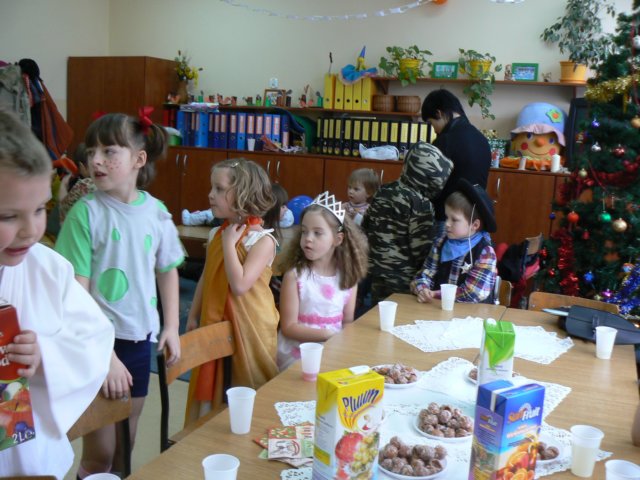 balkarnawaowy2009klasy1c25.jpg