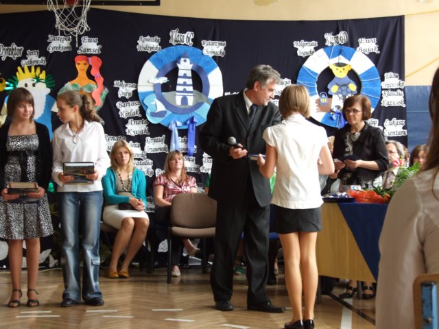 zakoczenierokuszkolnegoczerwiec2009056.jpg