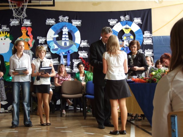 zakoczenierokuszkolnegoczerwiec2009058.jpg