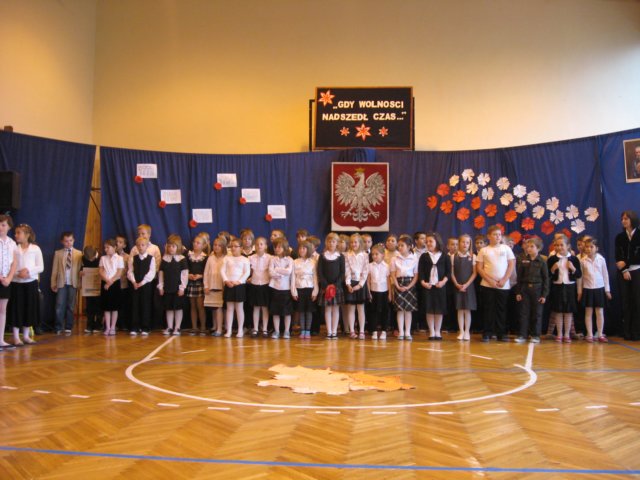 dzieniepodlegoci2010klasy1322011.jpg