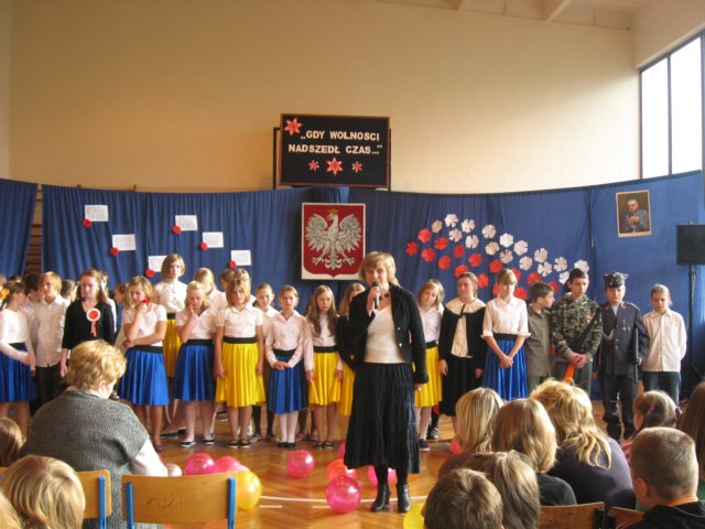 dzieniepodlegoci2010klasy46201130.jpg
