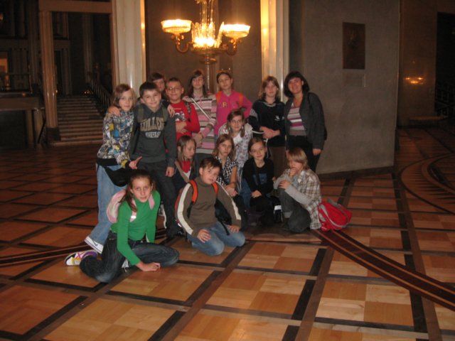 wycieczkadoteatruwielkiegoklasavcivialistopad201033.jpg