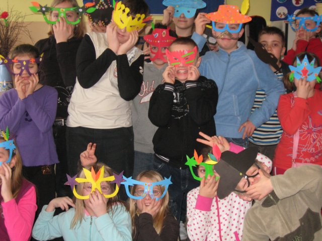 wykonywaniemasekkarnawaowych2011.jpg