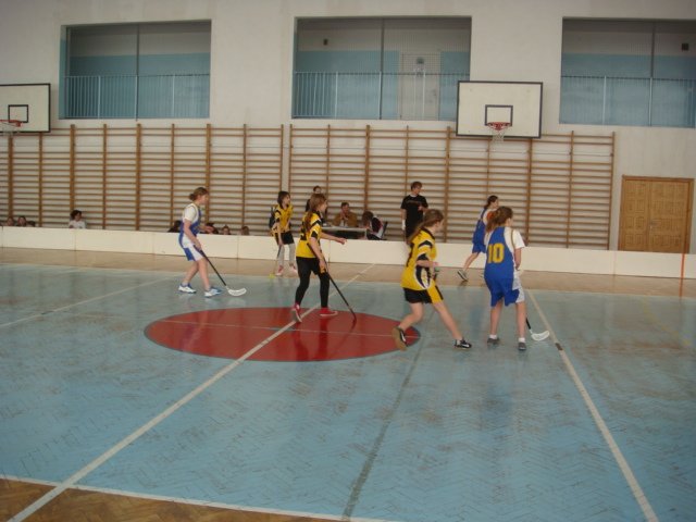 finaypowiatowewunihokejudziewczt201210.jpg