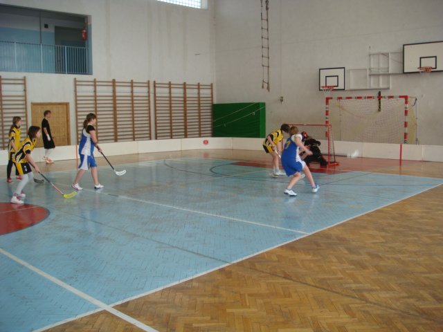 finaypowiatowewunihokejudziewczt201212.jpg