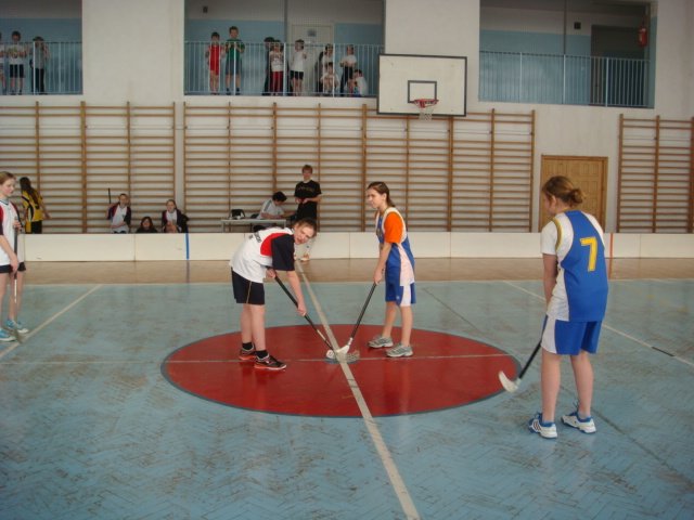 finaypowiatowewunihokejudziewczt201214.jpg