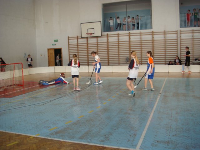 finaypowiatowewunihokejudziewczt201216.jpg