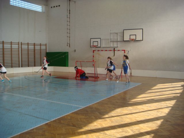 finaypowiatowewunihokejudziewczt201217.jpg