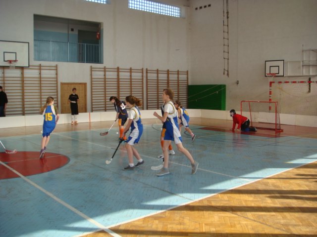 finaypowiatowewunihokejudziewczt201225.jpg