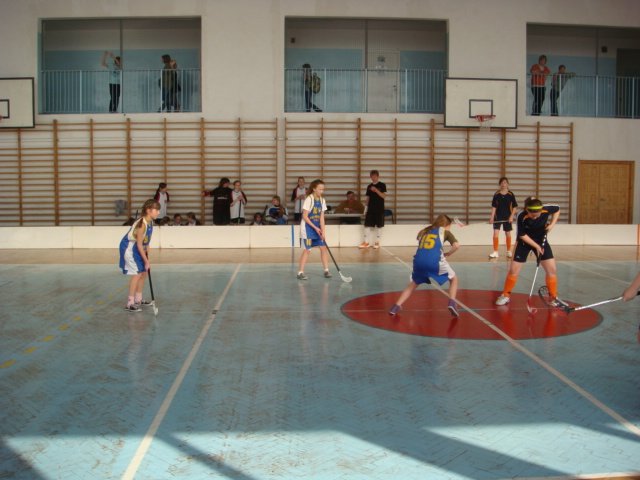 finaypowiatowewunihokejudziewczt201227.jpg