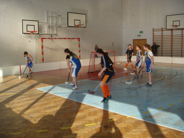 finaypowiatowewunihokejudziewczt201228.jpg