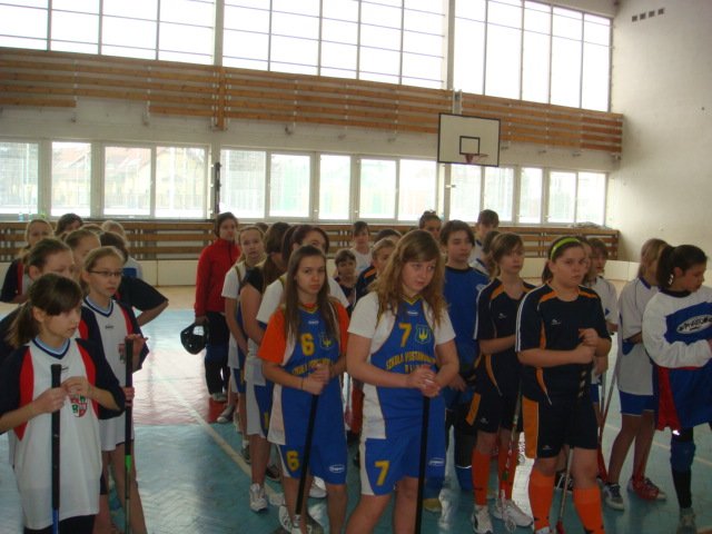 finaypowiatowewunihokejudziewczt20123.jpg
