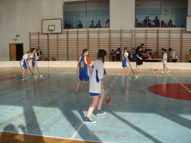 finaypowiatowewunihokejudziewczt201231.jpg