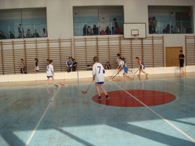 finaypowiatowewunihokejudziewczt201233.jpg