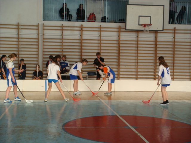 finaypowiatowewunihokejudziewczt201239.jpg