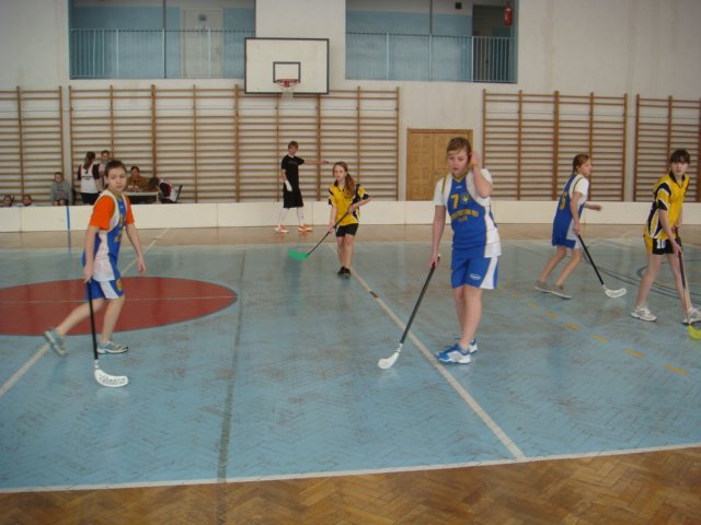 finaypowiatowewunihokejudziewczt20128.jpg