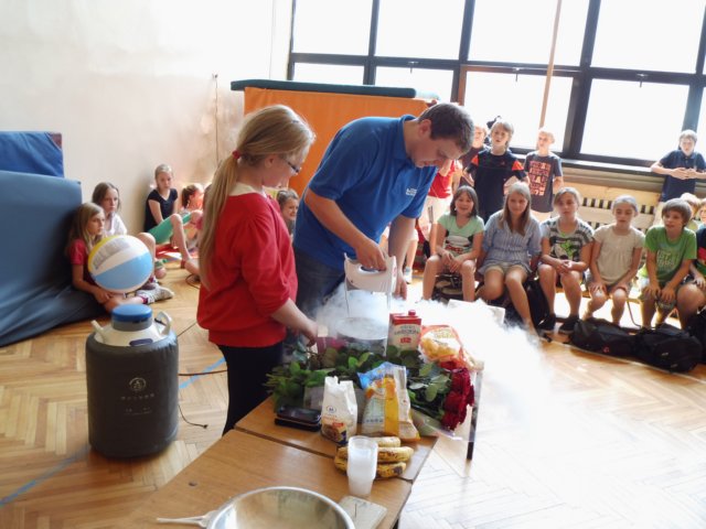 niezwykypokazvi201324.jpg